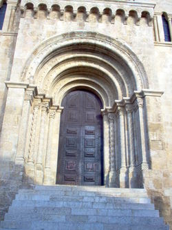 Otázka 8 - Románské umění v evropských a českých zemích - ustopkovi portal.png|200